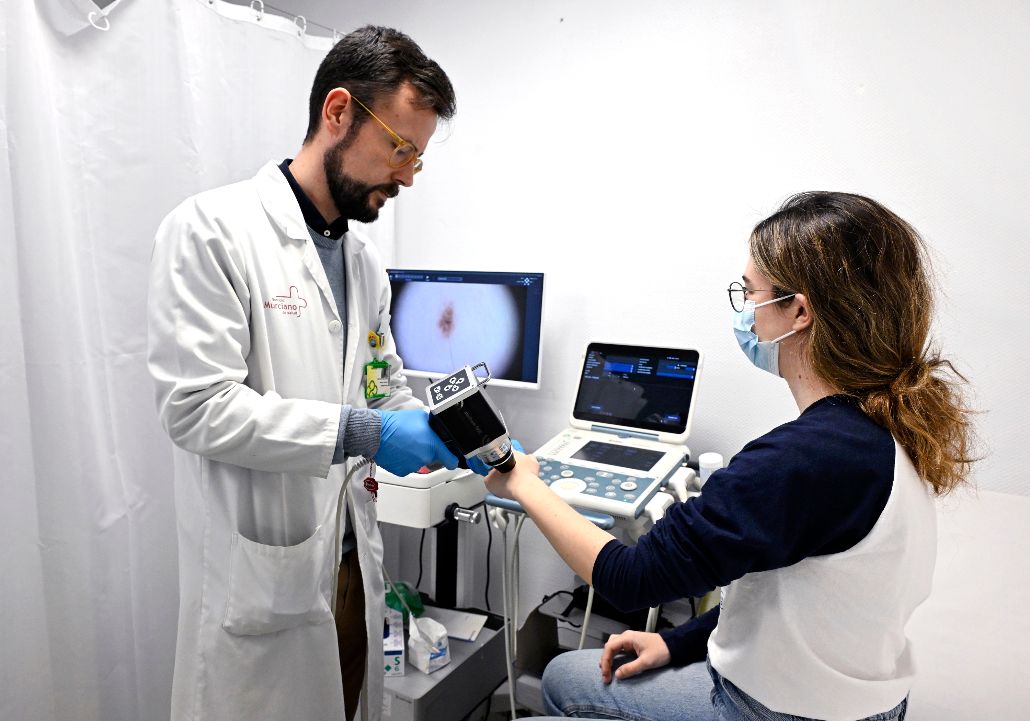 DERMATÓLOGOS: LOS ESPECIALISTAS AL CUIDADO DE LA PIEL<br>