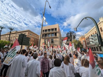 LA PROFESIÓN MÉDICA SIGUE EN PIE CONTRA EL BORRADOR DE ESTATUTO MARCO Y ALZA LA VOZ FRENTE A DELEGACIÓN DEL GOBIERNO EN MURCIA<br>