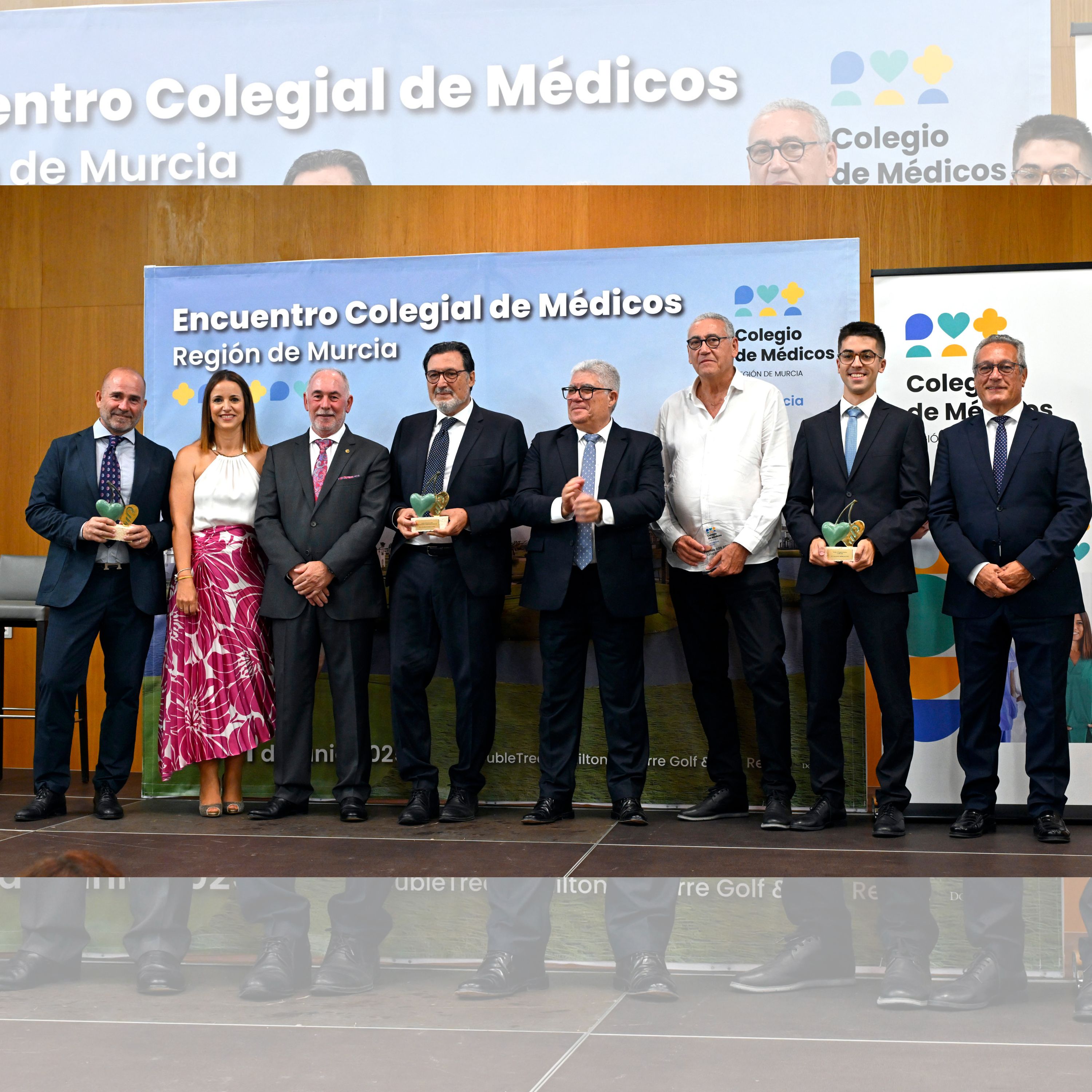 El Colegio de Médicos de la Región de Murcia entrega sus premios anuales y rinde homenaje a la profesión<br>