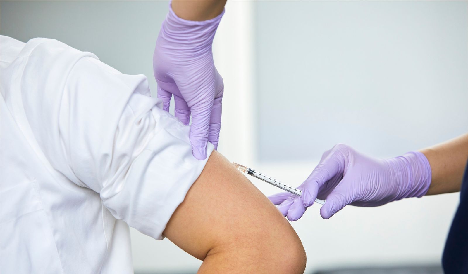 El Colegio de Médicos se une a la campaña para fomentar la vacunación frente a la gripe<br>