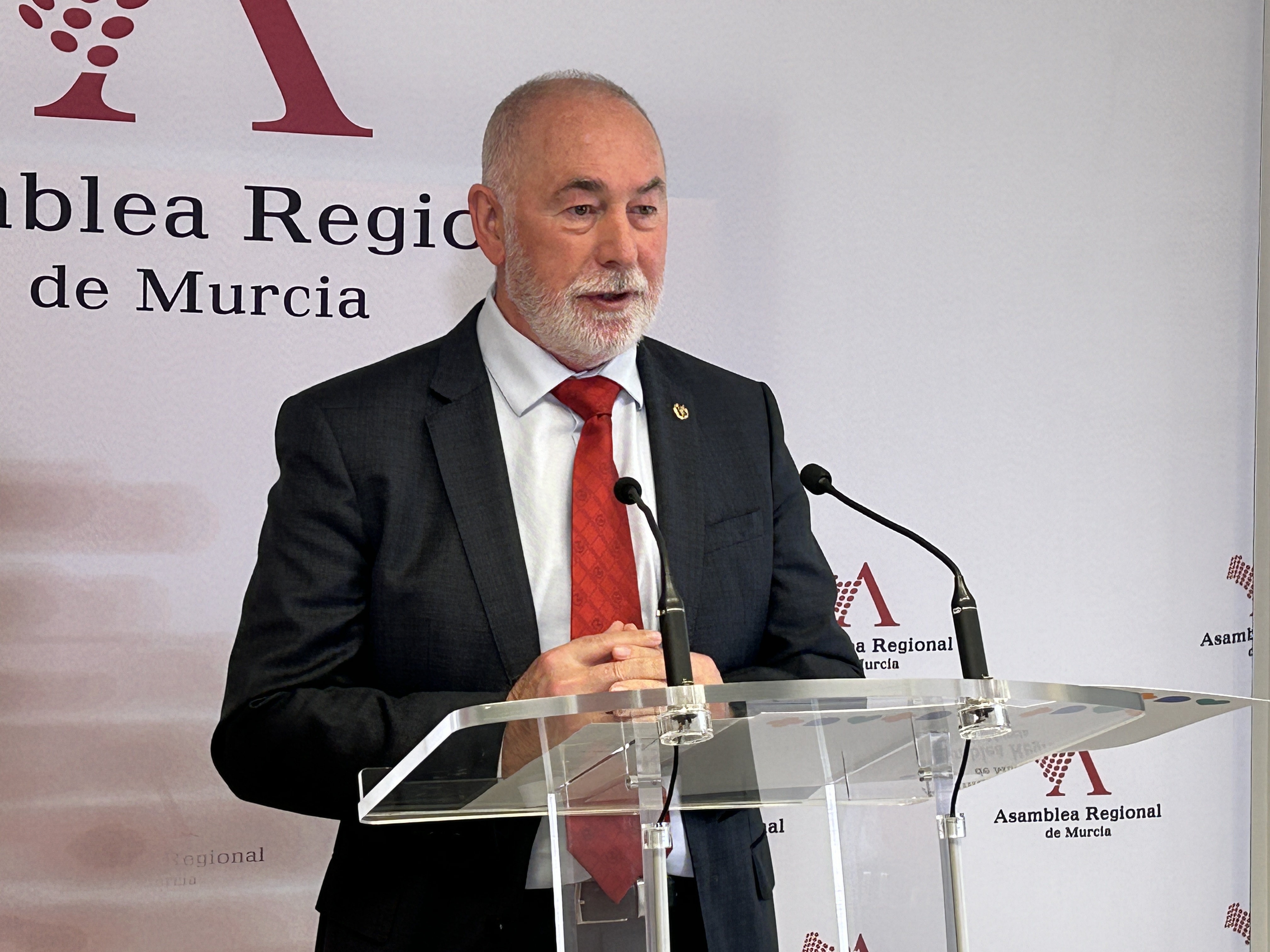 El presidente del Colegio de M&eacute;dicos, Francisco Miralles, participa en la ronda de comparecencias en la Asamblea Regional sobre la Proposici&oacute;n de Ley de infracciones y sanciones administrativas en materia de agresiones a sanitarios<br>