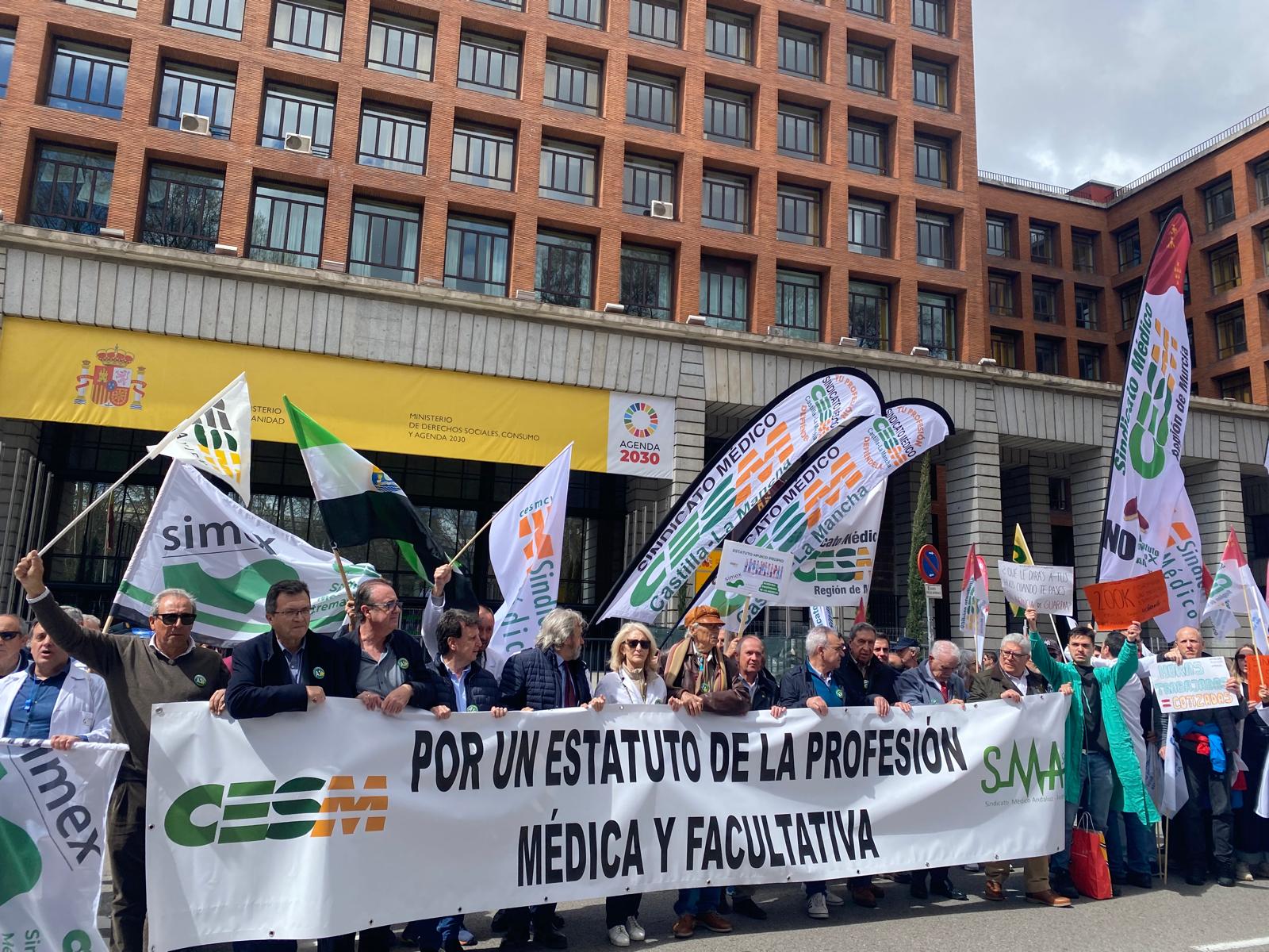 Convocada nueva manifestación y cuatro jornadas seguidas de huelga contra el borrador de Estatuto Marco<br>